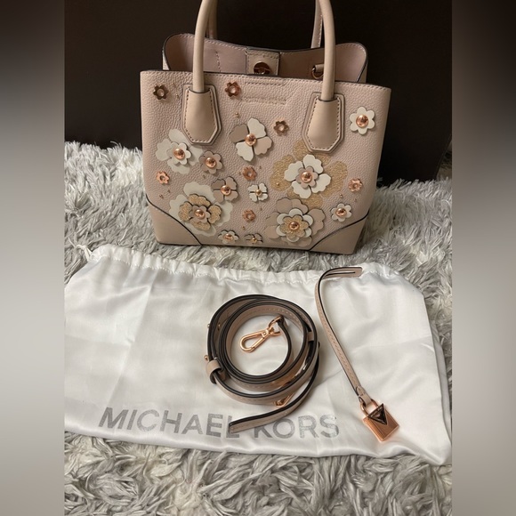 Micheal Kors floral bag - Picture 1 of 10